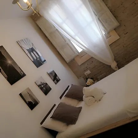 By Eric Olsan Apartment Valencia